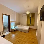 Globo Hotel *