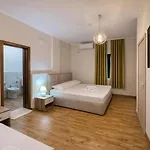 Globo Hotel *
