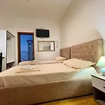Globo Hotel *